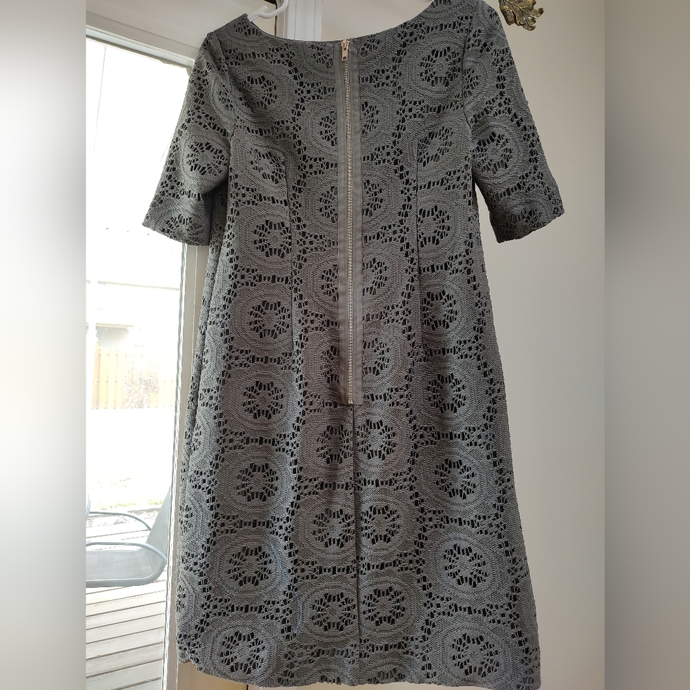 Adrianna Papell Gray Crochet Lace Dress - Size 8 - Picture 3 of 4